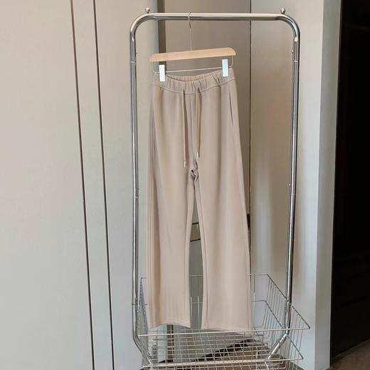 爆款轻氧弯弯裤，高腰宽松设计  /摸上去质感满满，福利价89.9 商品图12