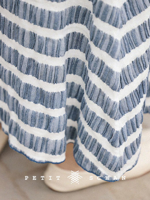 PETIT SCHAN小闪 CLO#341 gently stroke 摩挲 棉麻混纺旧牛仔蓝条纹褶皱感鱼尾A摆长款连衣裙 商品图2