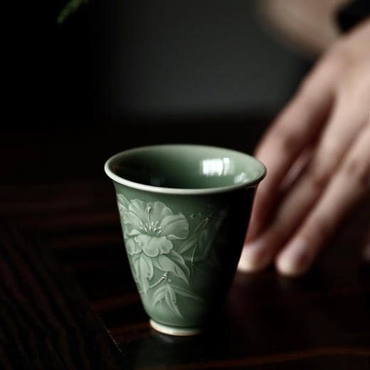 禺沐青云 严少英 竹间山茶杯 龙泉青瓷薄胎厚釉梅子青茶杯青瓷品茗杯名师手作主人杯个人杯 商品图3