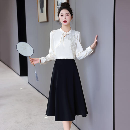 HR WHA691-69时尚复古风拼接刺绣洋气A裙两件套 商品图0