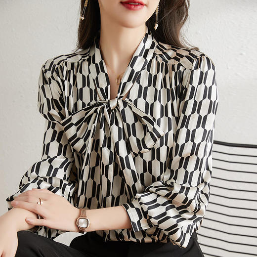 ALBB-黑白印花上衣春季新款v领飘带设计感小众气质长袖衬衫 商品图1