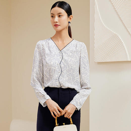 玳莎V领印花真丝衬衫女24早春新款波浪边设计感小众优雅气质小衫  EA31306 商品图0