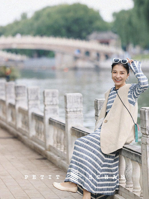 PETIT SCHAN小闪 CLO#341 gently stroke 摩挲 棉麻混纺旧牛仔蓝条纹褶皱感鱼尾A摆长款连衣裙 商品图3