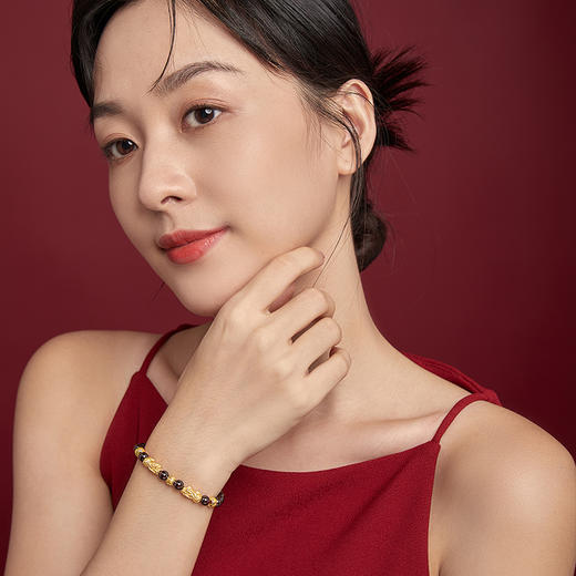 周六福黄金手串手链女款貔貅转运珠定价串珠石榴石首饰送女友礼物 商品图3