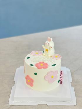 小花朵兔兔蛋糕