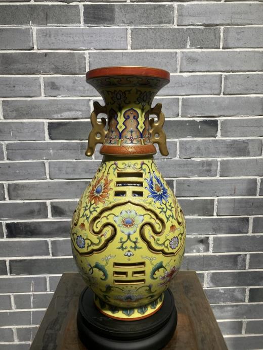 御制洋彩黄锦地乾坤交泰转旋瓶 商品图0