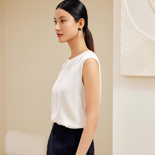 玳莎圆领系带真丝背心女2024春日新款纯色透气桑蚕丝内搭无袖上衣  EA31001 商品图3