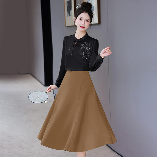HR WHA691-69时尚复古风拼接刺绣洋气A裙两件套 商品图1