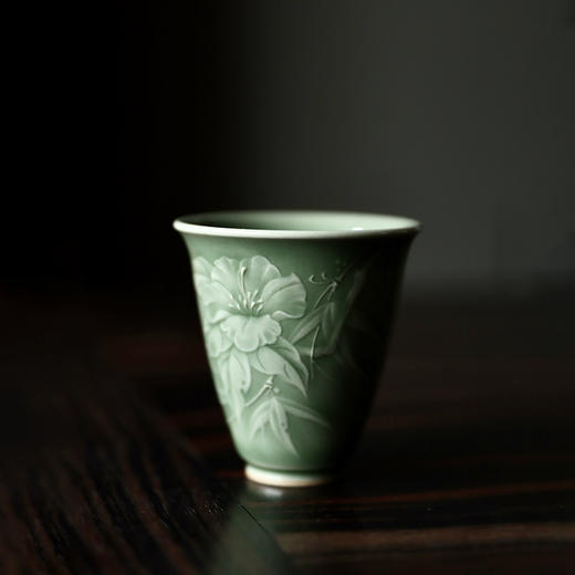 禺沐青云 严少英 竹间山茶杯 龙泉青瓷薄胎厚釉梅子青茶杯青瓷品茗杯名师手作主人杯个人杯 商品图0