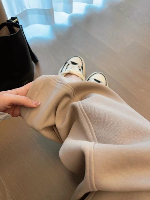 爆款轻氧弯弯裤，高腰宽松设计  /摸上去质感满满，福利价89.9 商品图4