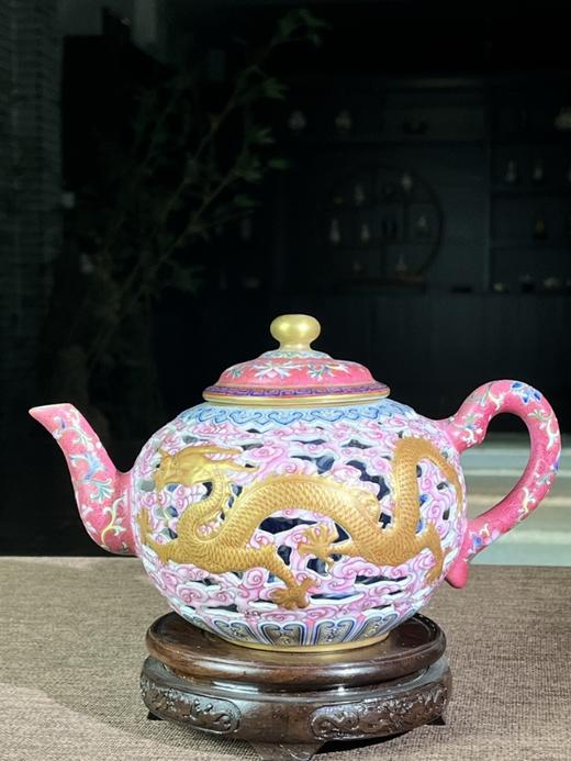 胭脂红黄地海水镂空云龙描金双层壶 商品图0