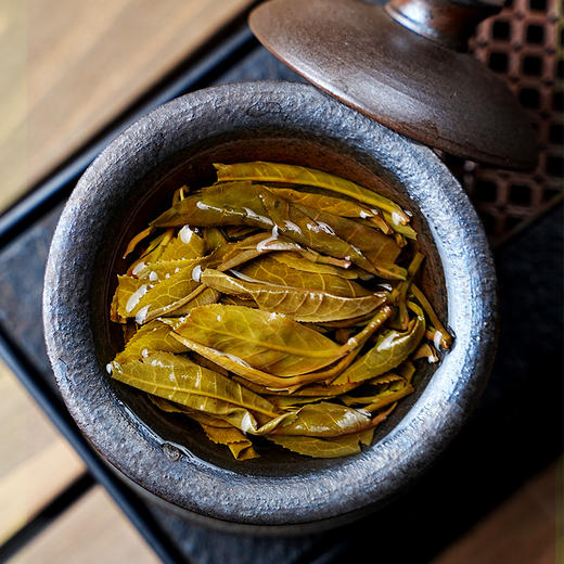 重磅新品发售【圣兽—圣龟】2019年易武多产区茶王树拼配云南普洱茶生茶 绝世配方 巅峰拼配 1箱内含7饼*357g茶饼共2499g 商品图5