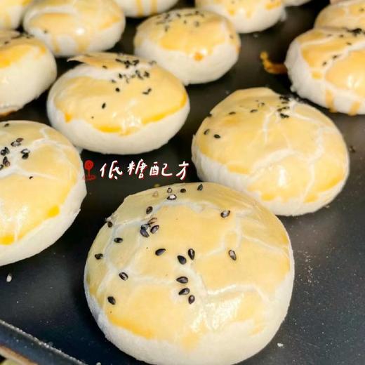 【奶香红豆酥】香甜可口，酥到掉渣，吃一口就爱上。肉眼可见满满的馅料，每一口都是红豆的香甜。 商品图3