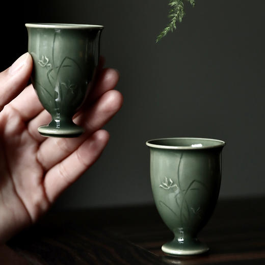 禺沐青云 严少英 兰花高足杯 龙泉青瓷薄胎厚釉梅子青茶杯青瓷品茗杯名师手作主人杯个人杯 商品图2