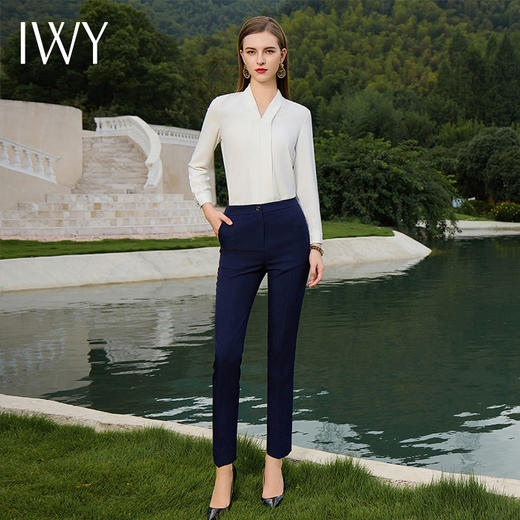 IWY/高级感V领缎面白色衬衫女早春职业气质内搭衬衣长袖通勤面试B502 商品图0