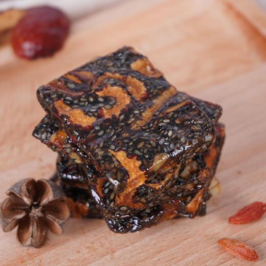 专属【来自“中国梅花鹿之乡”】鹿骄子 鹿胶糕 来自北纬45°东北生态鹿场 12公斤鹿皮产出1公斤胶 添加黑芝麻 核桃仁 红枣 胶质丰富 好吃不腻 比阿胶更有营养  独立包装  80g/袋 商品图3