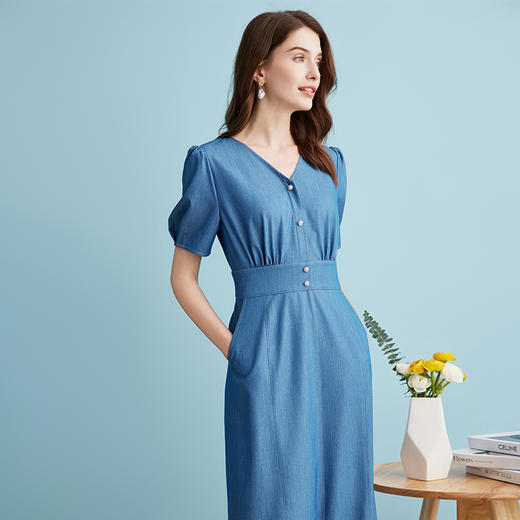 EITIE爱特爱复古牛仔V领收腰泡泡袖显瘦通勤连衣裙夏季新款B2407352 商品图2
