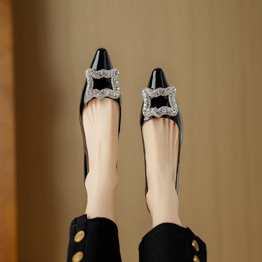 【预售5天】法式高跟鞋，女细跟新款春秋女鞋漆皮红色婚鞋小高跟水钻方扣单鞋DB&M5833 商品图3