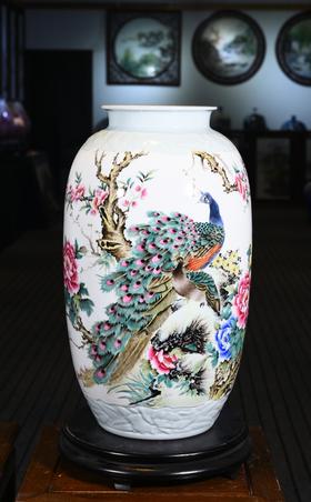 重工粉彩春晓双翠冬瓜瓶