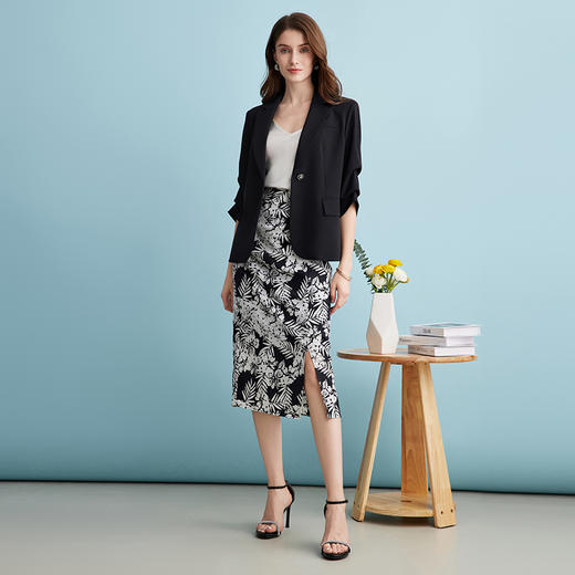 EITIE爱特爱气质干练通勤抽褶七分袖黑色修身西装外套夏新款B2403302 商品图1