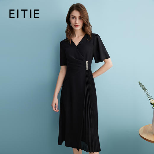 EITIE爱特爱气质优雅流苏腰饰压褶V领通勤黑色连衣裙夏季新款B2407340 商品图0