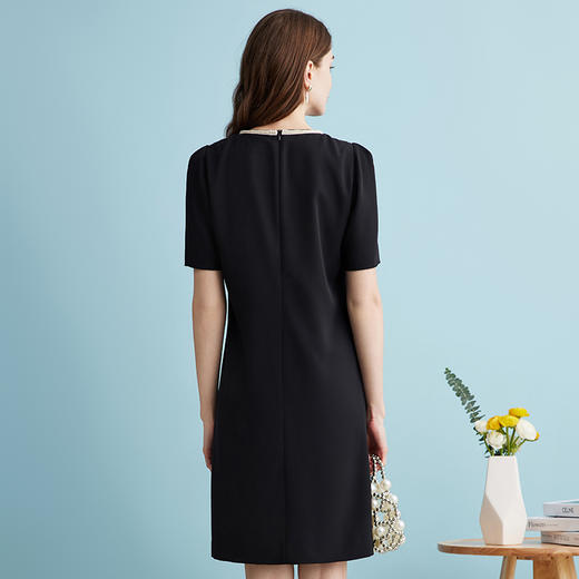 EITIE爱特爱气质千金小香风珍珠圆领直筒显瘦连衣裙夏季新款B2407348 商品图4