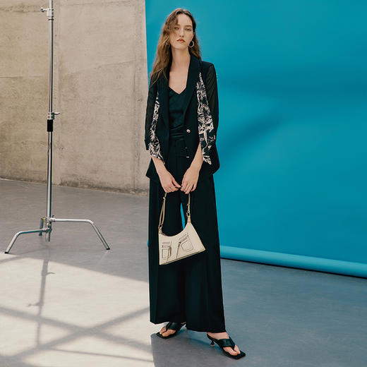 EITIE爱特爱夏季新款轻薄透气防晒薄外套7403103 商品图1