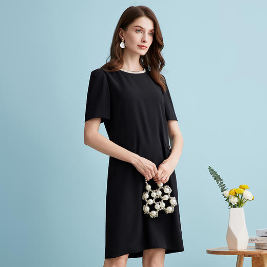 EITIE爱特爱气质千金小香风珍珠圆领直筒显瘦连衣裙夏季新款B2407348 商品图1