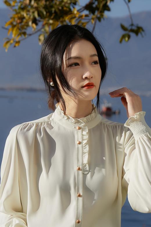 ✅【大喜同款KIAZIH纯色木耳边小立领衬衫】✔木耳边领口➕袖口，💦浪漫又甜美，尊的很减龄 ✔高品质面料，🍬 商品图3