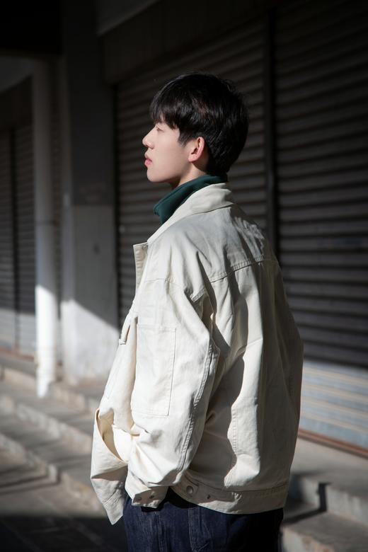 413572885工装风做旧夹克 商品图3