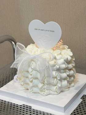 【人间于此,欢喜是你】三八女神节|爱心桃蝴蝶结裱花蛋糕