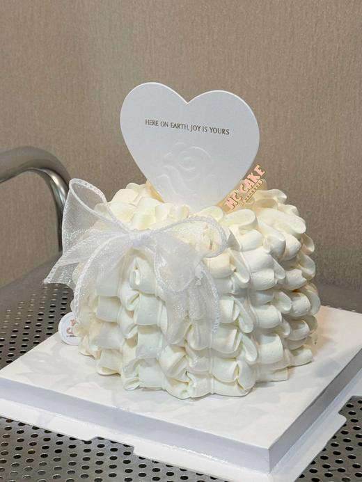 【人间于此,欢喜是你】三八女神节|爱心桃蝴蝶结裱花蛋糕 商品图0