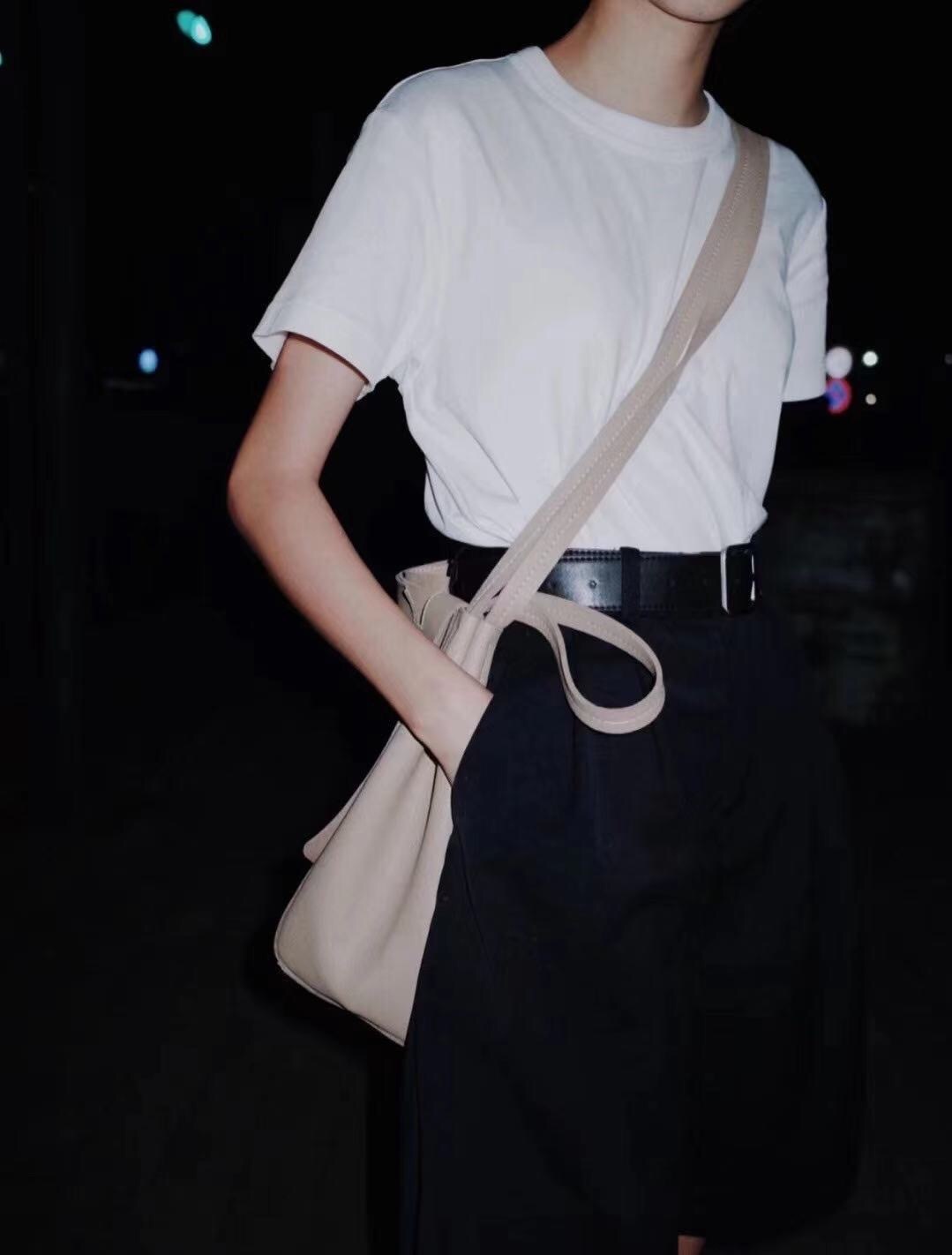 （买一送一）210g精梳棉圆领T恤  纯棉的！柔软亲肤 不分男女款  可搭配情侣装！闺蜜装！