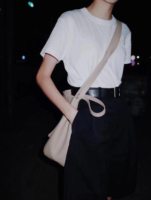 （买一送一）210g精梳棉圆领T恤  纯棉的！柔软亲肤 不分男女款  可搭配情侣装！闺蜜装！ 商品图0