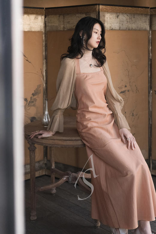 Phaedo 淡粉色花苞纱袖露背连衣裙 商品图0