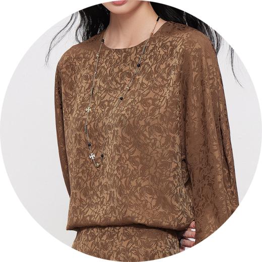 HJ1T13_栗壳色 / 漆黑色_ T 恤_四季_气质优雅暗纹提花圆领蝙蝠袖长袖垂感显瘦百搭上衣_高级女装_BERNIEELEN 伯妮斯茵 商品图12