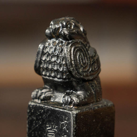 近代 韩登安款寿山石雕兽钮诗文印章 商品图2