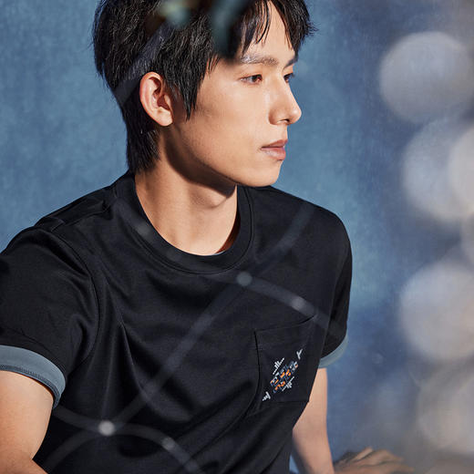 【非遗苗绣蝴蝶妈妈系列】柒牌男士短袖T恤夏季新款口袋绣花体恤	126T72750 商品图3