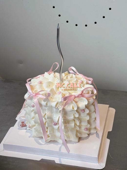 粉色蝴蝶结裱花蛋糕（图片蜡烛需要自行选择） 商品图1