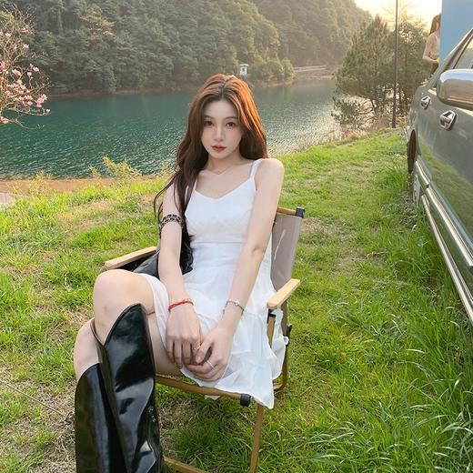 金蘑菇菇 在逃公主/海边度假双层蛋糕吊带小白裙 商品图0