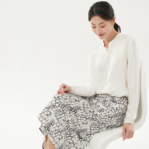 IN AND ON女装设计感撞色衬衫女绿色立领宽松时尚短款通勤上衣21779 商品图3