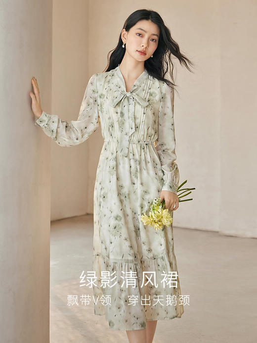 【专属特惠】熙世界长袖碎花连衣裙女2025秋季新款飘带V领荷叶边裙子收腰长裙 商品图1