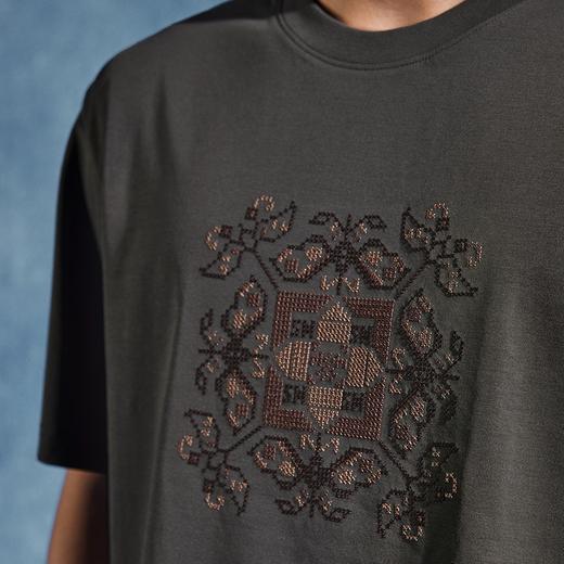 【非遗苗绣蝴蝶妈妈系列】柒牌男士t恤短袖夏季新款休闲圆领上衣	126T72720 商品图2