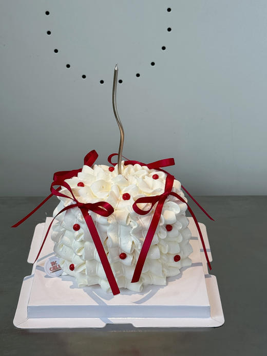 红色蝴蝶结裱花蛋糕（图片蜡烛需要自行选择） 商品图0