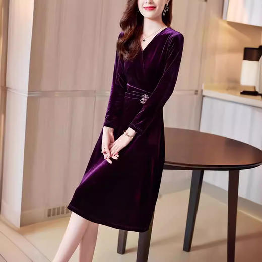 AHM-3099紫色金丝绒连衣裙女2024春季新款高级感V领收腰显瘦长袖礼服裙 商品图1