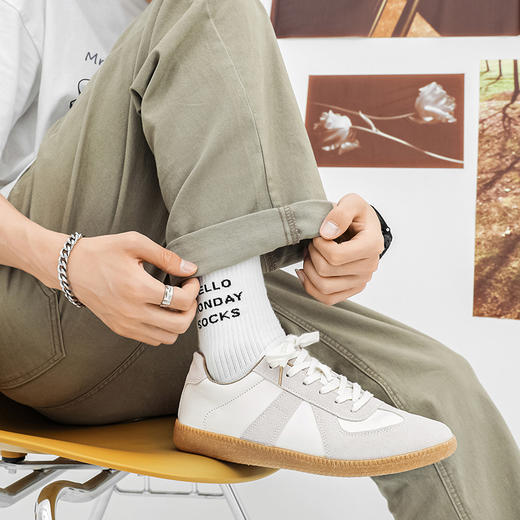 QIUBAN情侣款德训小白鞋（自营） | 一双软到可以180°折叠的写，时尚百搭，舒适面料、透气内里 商品图4