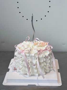 粉色蝴蝶结裱花蛋糕（图片蜡烛需要自行选择）