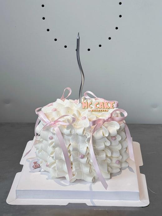 粉色蝴蝶结裱花蛋糕（图片蜡烛需要自行选择） 商品图0