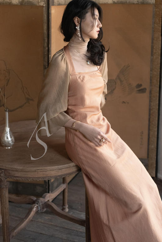 Phaedo 淡粉色花苞纱袖露背连衣裙 商品图1