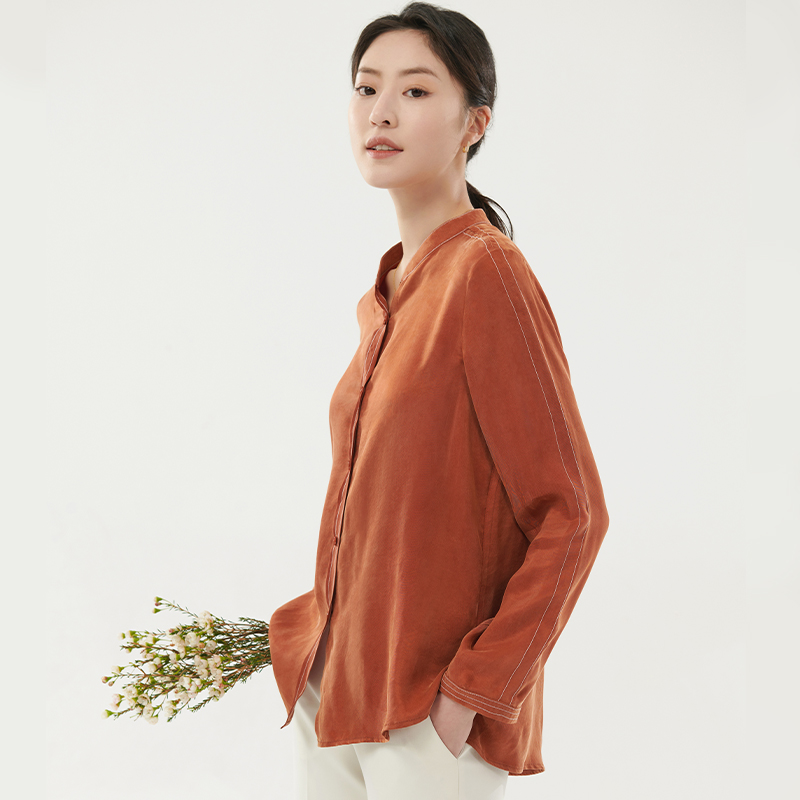 IN AND ON女装设计感撞色衬衫女绿色立领宽松时尚短款通勤上衣21779